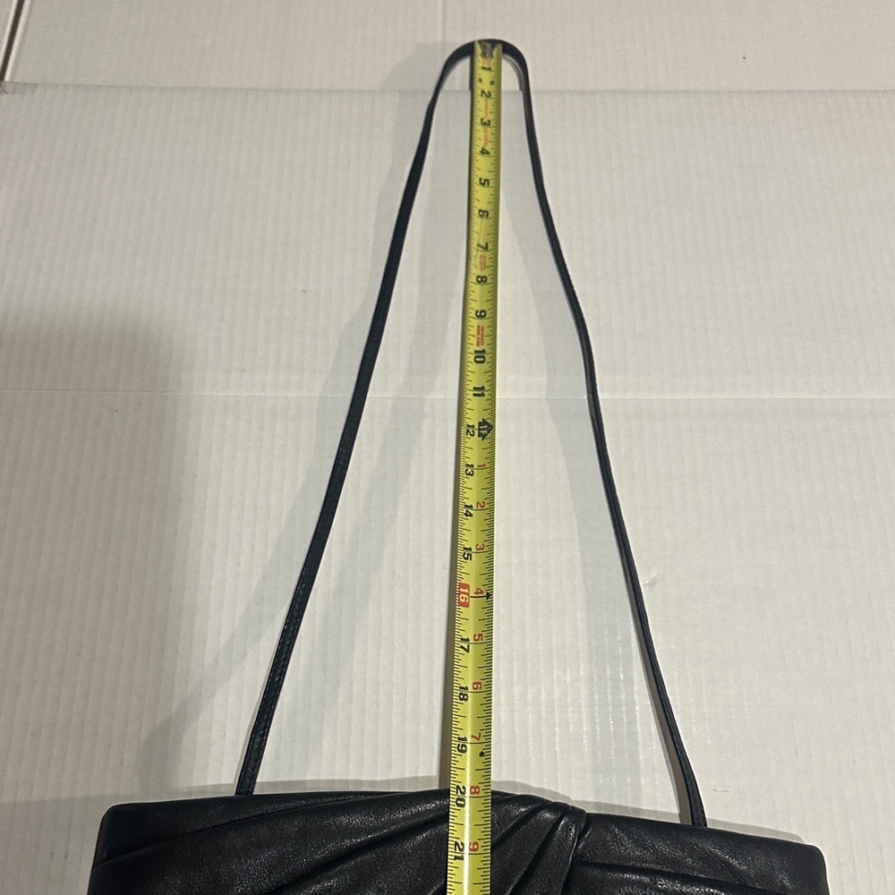 Vintage Brio! Pleated clutch or crossbody Elegant Black Leather Bag pops open - Picture 4 of 10